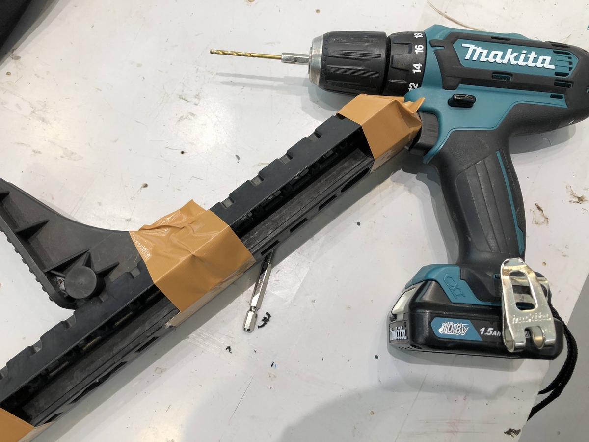 X 13のフットブレースが壊れたので交換 久しぶりにカヤックのメンテナンスとかしました 居酒屋村上